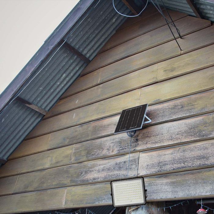 Proyector Solar V-TAC - Impermeable IP65 - Negro - 15W - 1800 Lumens - 6400K-extra-2.webp